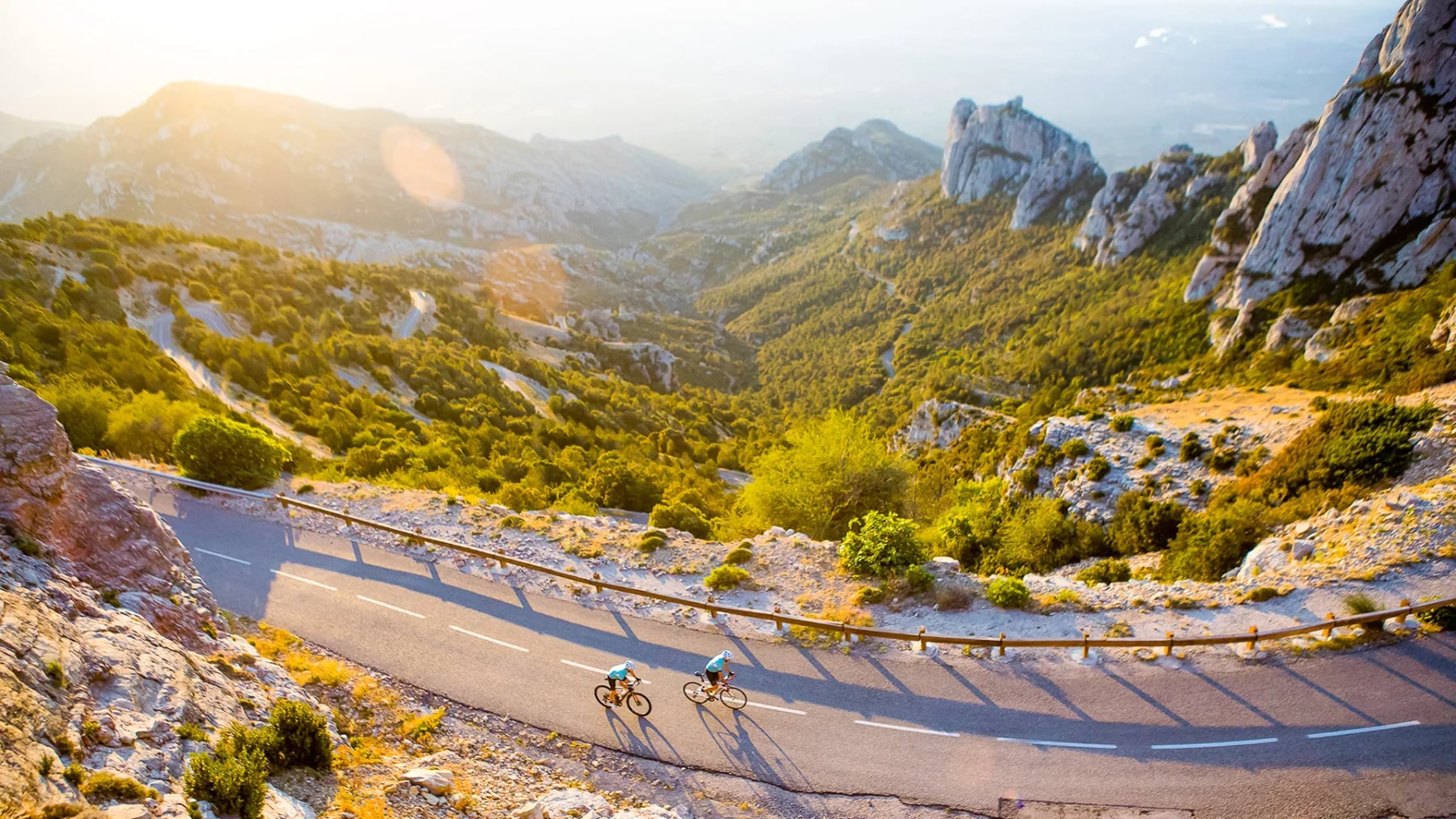 Catalunia propone una vuelta de 2.000 kilómetros que enlaza mar, vino y montaña sin atar al viajero a un solo plan
