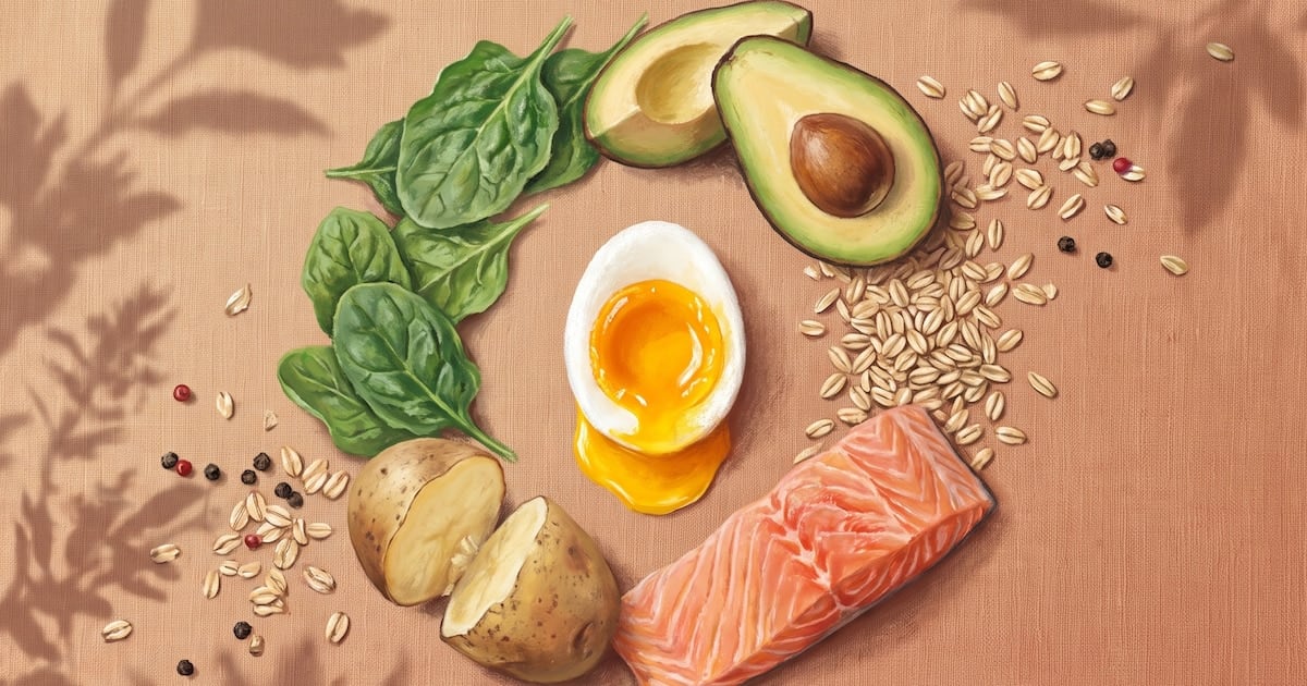 Huevos con los acompañamientos justos: una pequeña decisión que pesa en el corazón