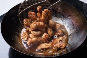 El rebozado mixto y la salsa aparte: las dos decisiones que definen al pollo al limón casero