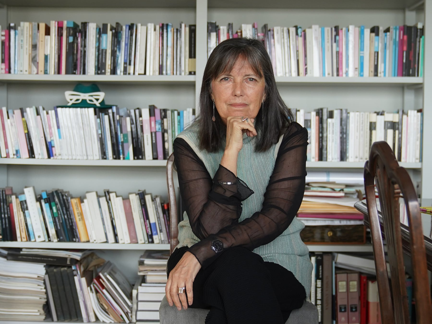 El canto que queda cuando la amiga se va: Piñeiro indaga el duelo, la memoria y las aves en su novela más reciente