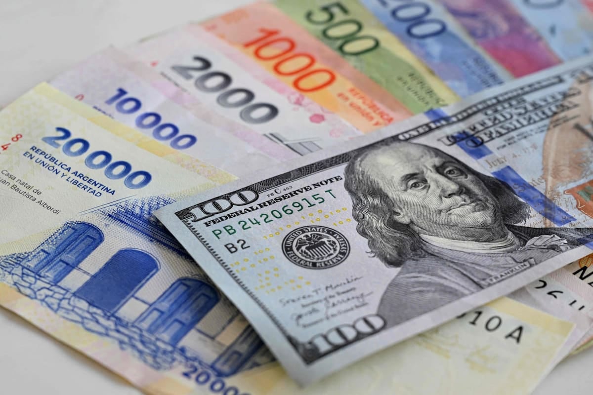 La ropa y los restaurantes sostienen la bandera de los precios altos: Argentina se abarató en dólares, pero dos rubros siguen marcando récords en la región