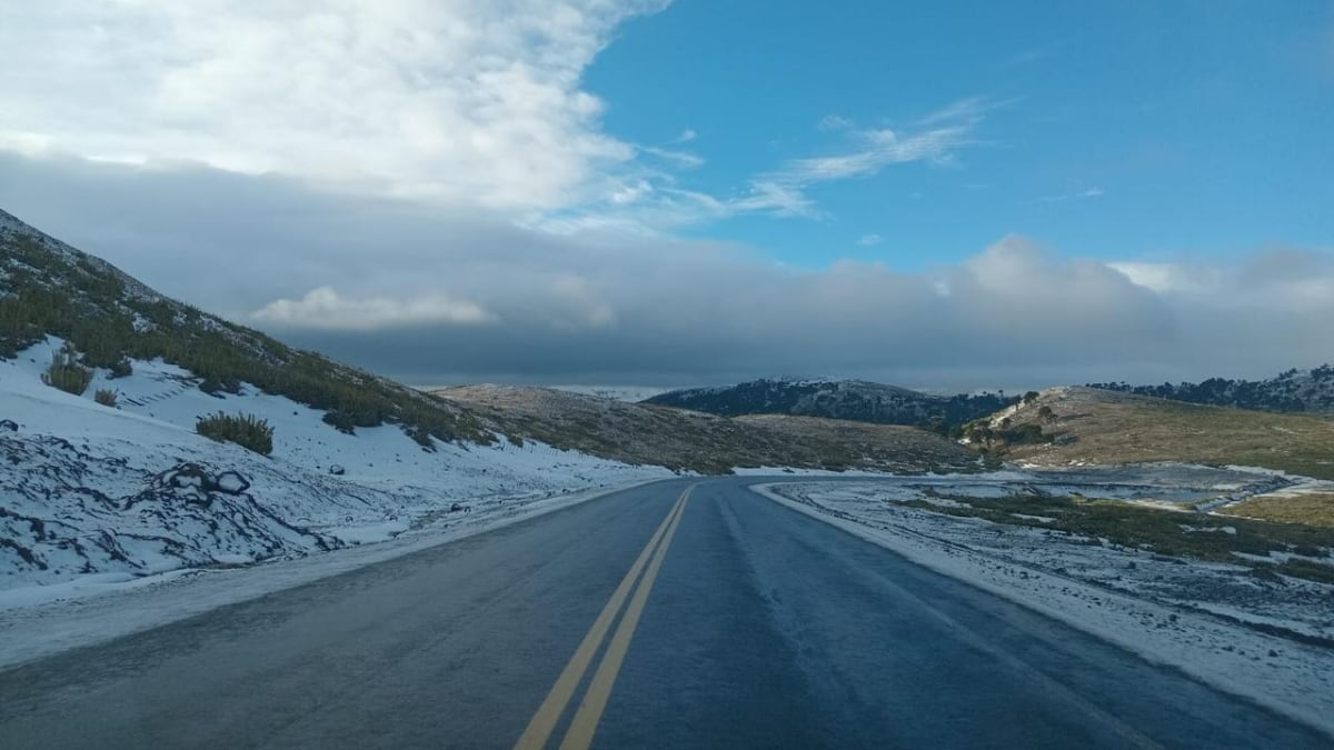 Cordillera neuquina bajo alerta: los dos pasos a Chile están abiertos, pero el hielo y las cadenas marcan la jornada