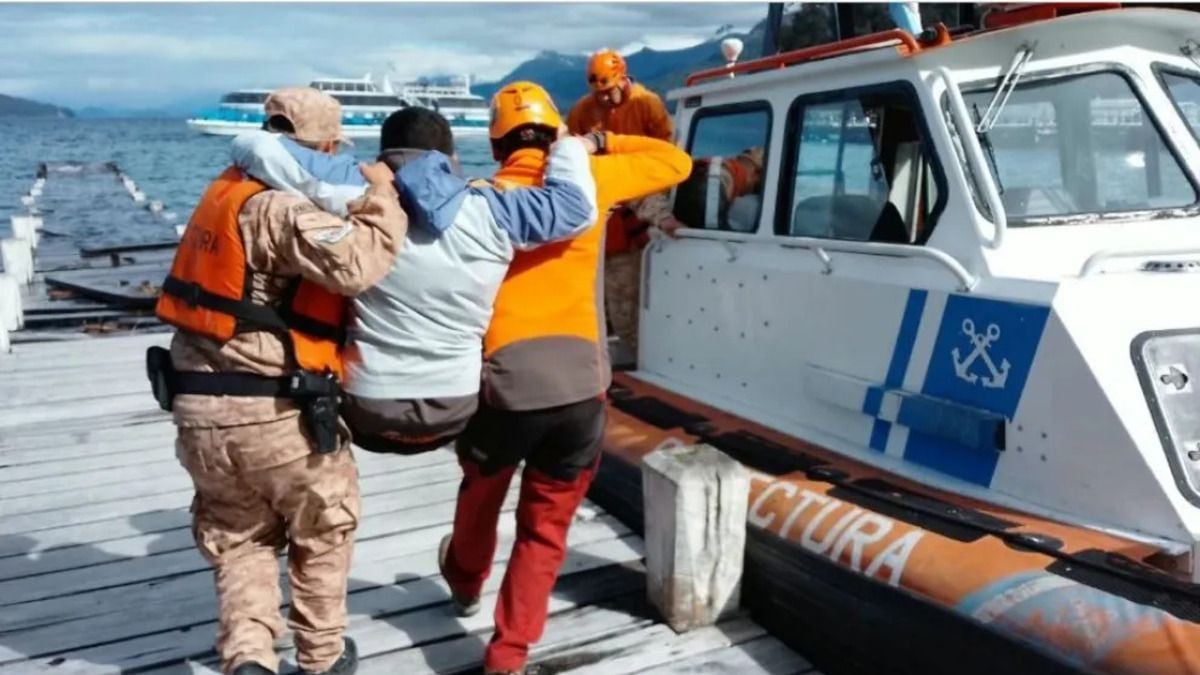 Una evacuación por lago Nahuel Huapi que expone los riesgos del sendero al Bosque de los Arrayanes
