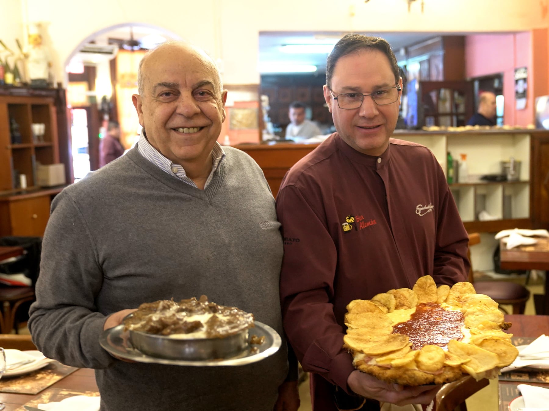 Bar Alemán de Villa Devoto: el bodegón que cumple 118 años sosteniendo mil milanesas por mes frente a las cadenas