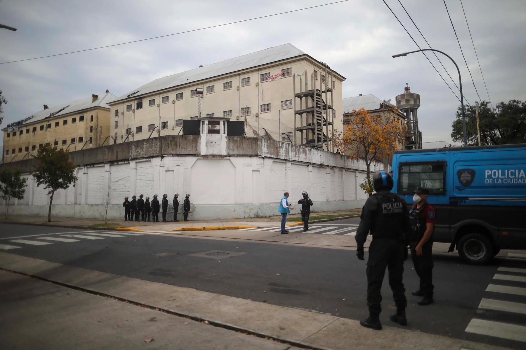 Trasladan a Marcos Paz al 60% de los internos de Devoto y crecen las denuncias por pertenencias no entregadas