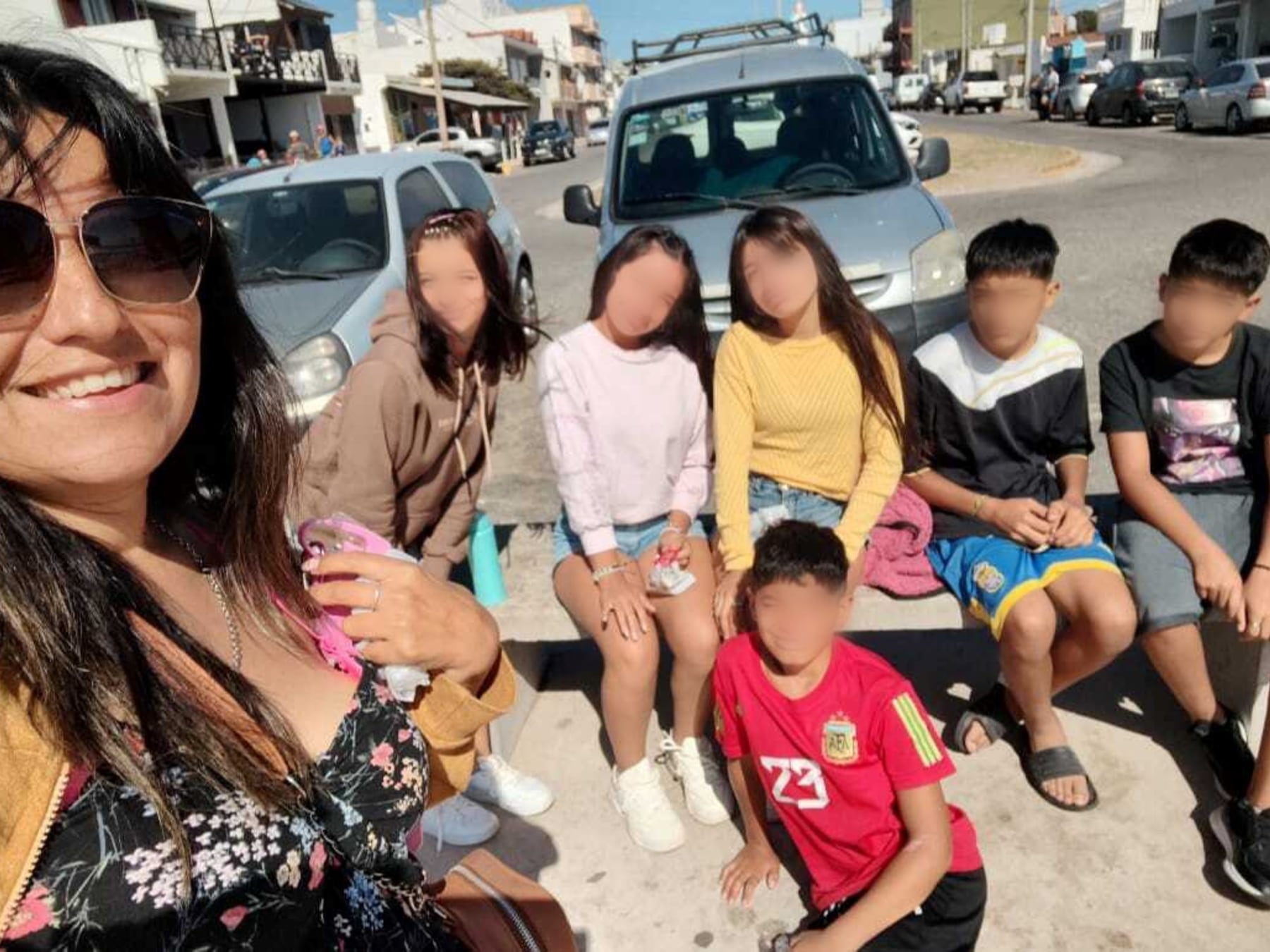 María Laura, la maestra que les dio un hogar a seis hermanos y terminó siendo mamá de siete