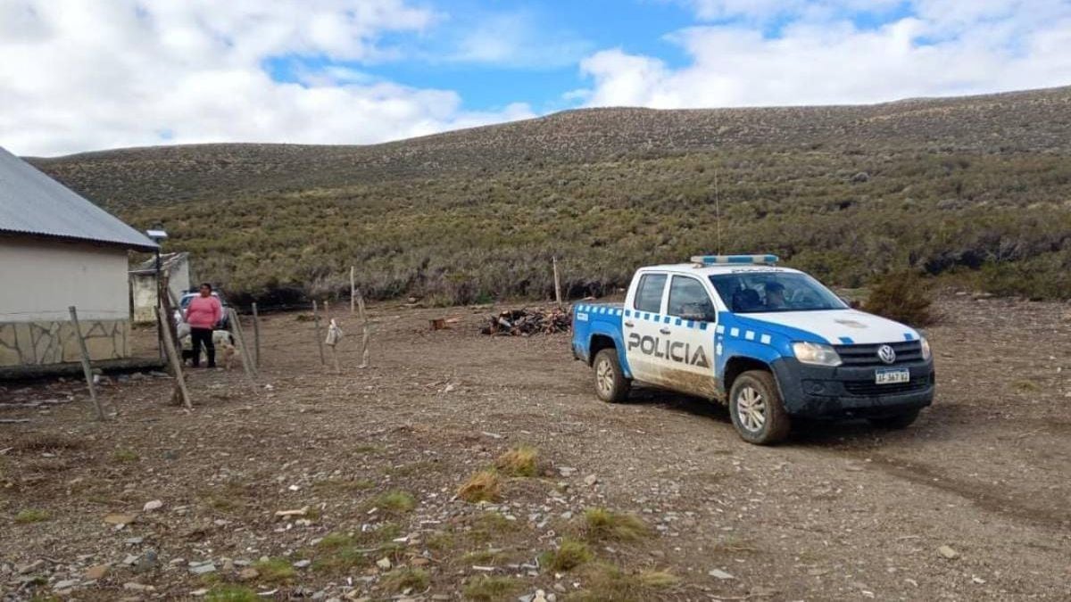 Una semana sin poder salir de su casa: el operativo policial que evitó una tragedia en la meseta neuquina