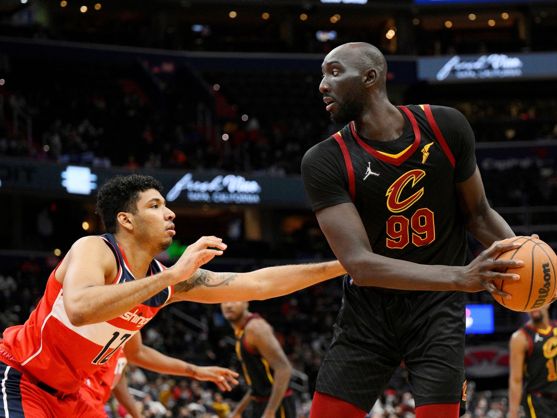 Tacko Fall aterriza en Philadelphia con un contrato que le deja la puerta abierta