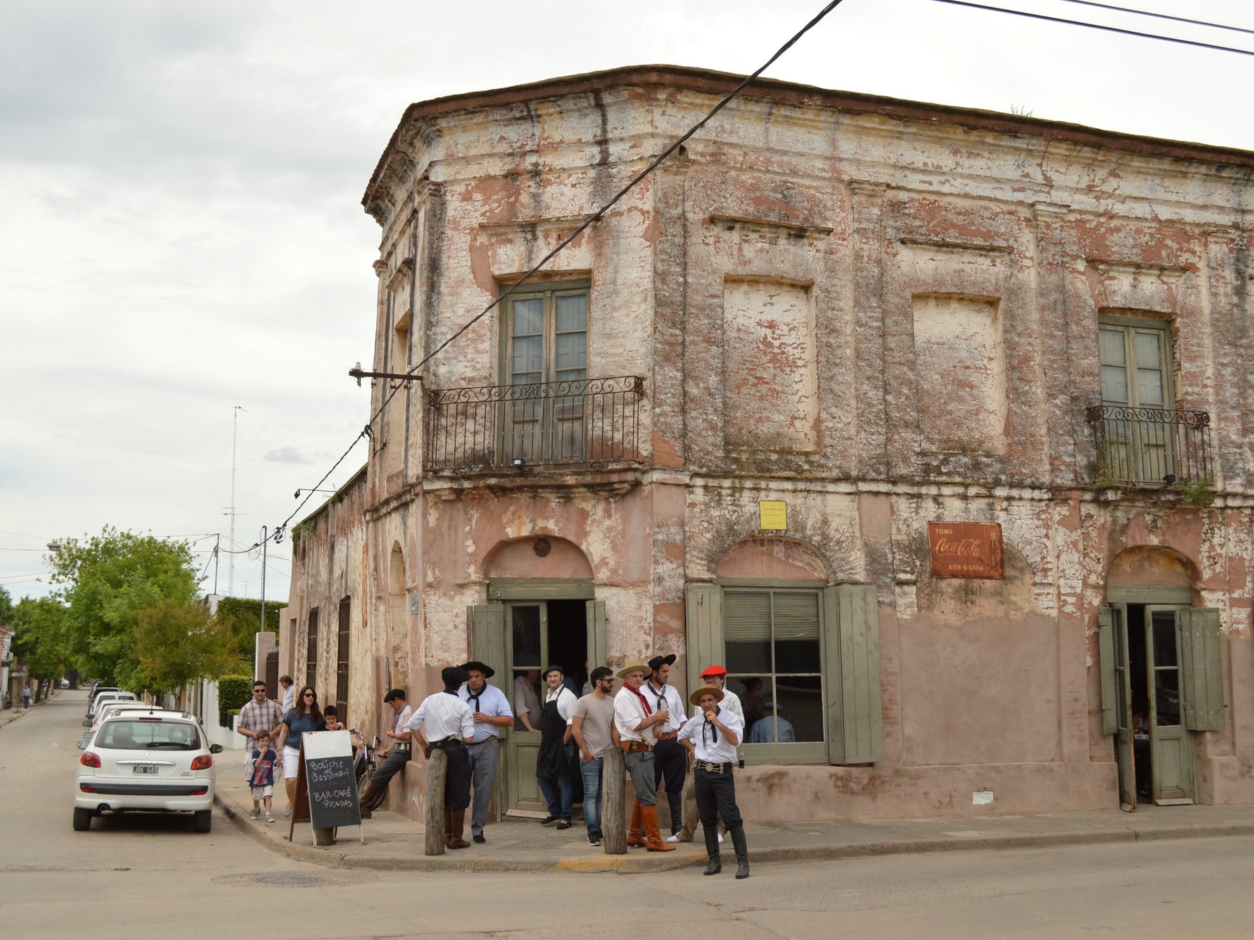 A 113 kilómetros de Buenos Aires, un pueblo de plateros y joyeros pelea por la pieza única frente a la producción en serie