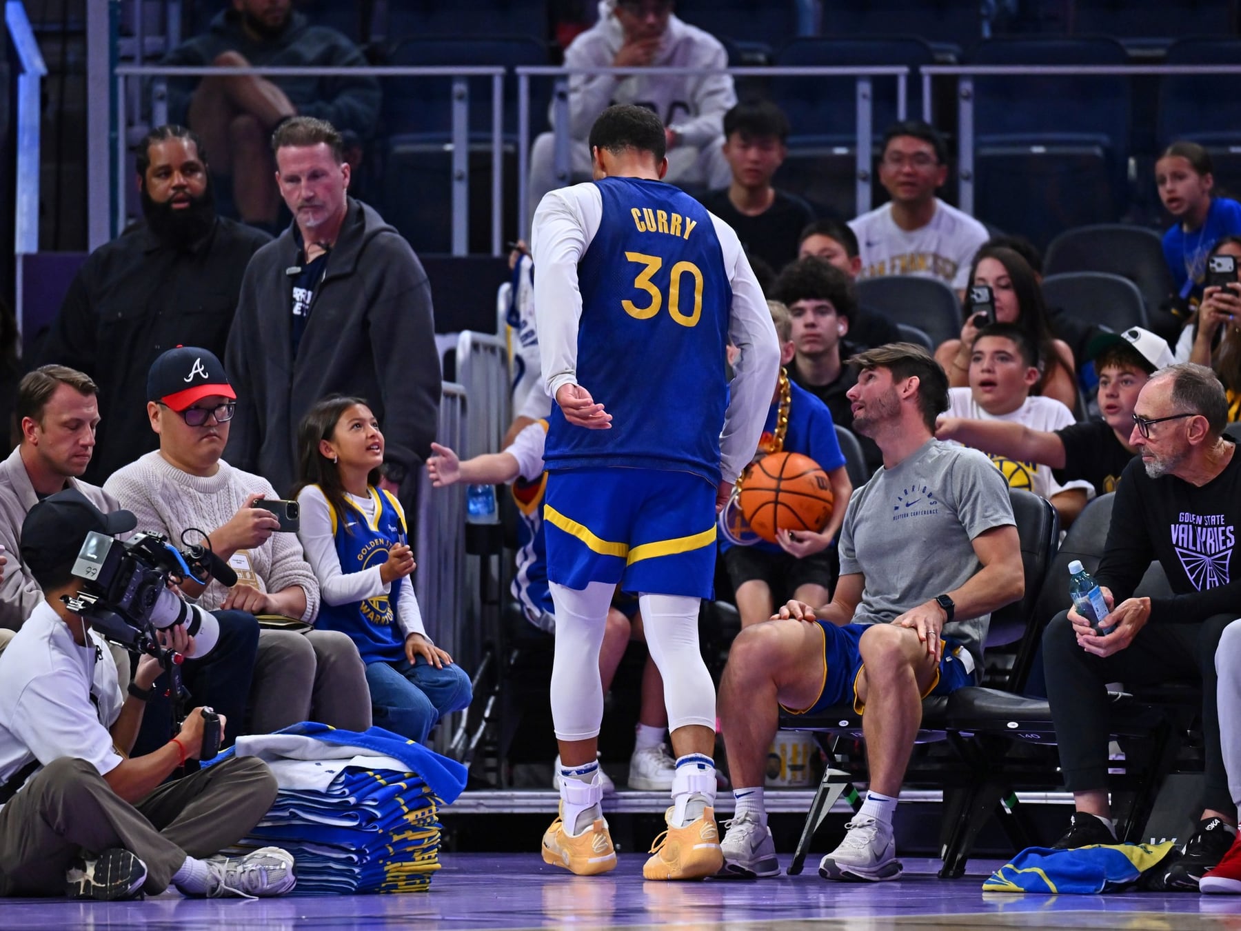 Curry estampó la firma, se torció el tobillo y dejó a los Warriors con el corazón en la boca