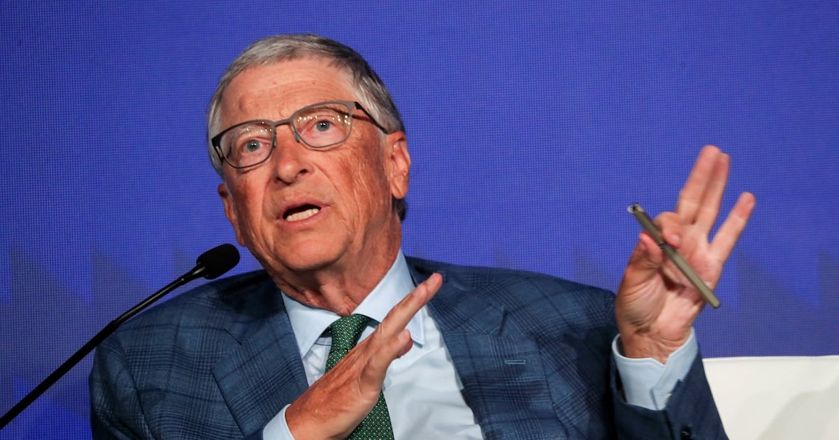 Bill Gates encendió una alarma en el Vaticano: sin reglas claras, la inteligencia artificial va a quedar en pocas manos