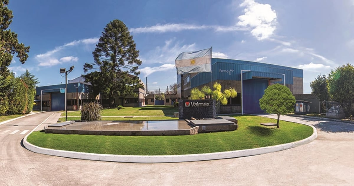 Laboratorio Valmax frena su producción en Ituzaingó, despide a la mitad de su planta y acumula 196 cheques sin fondos por más de 156 millones de pesos