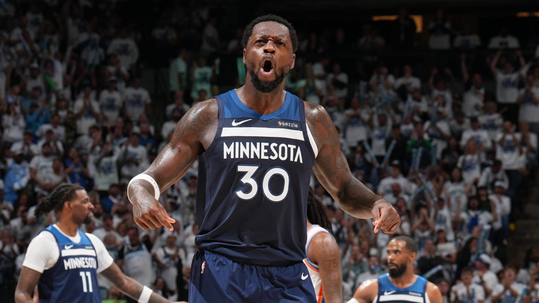 La curva y la puerta: los NBA que arrancan la 2026-27 sin club