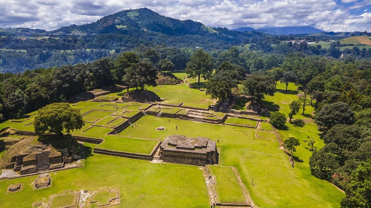 Guatajara compacta: volcanes, mayas y cafe de altura en un territorio del tamano de la provincia de Buenos Aires