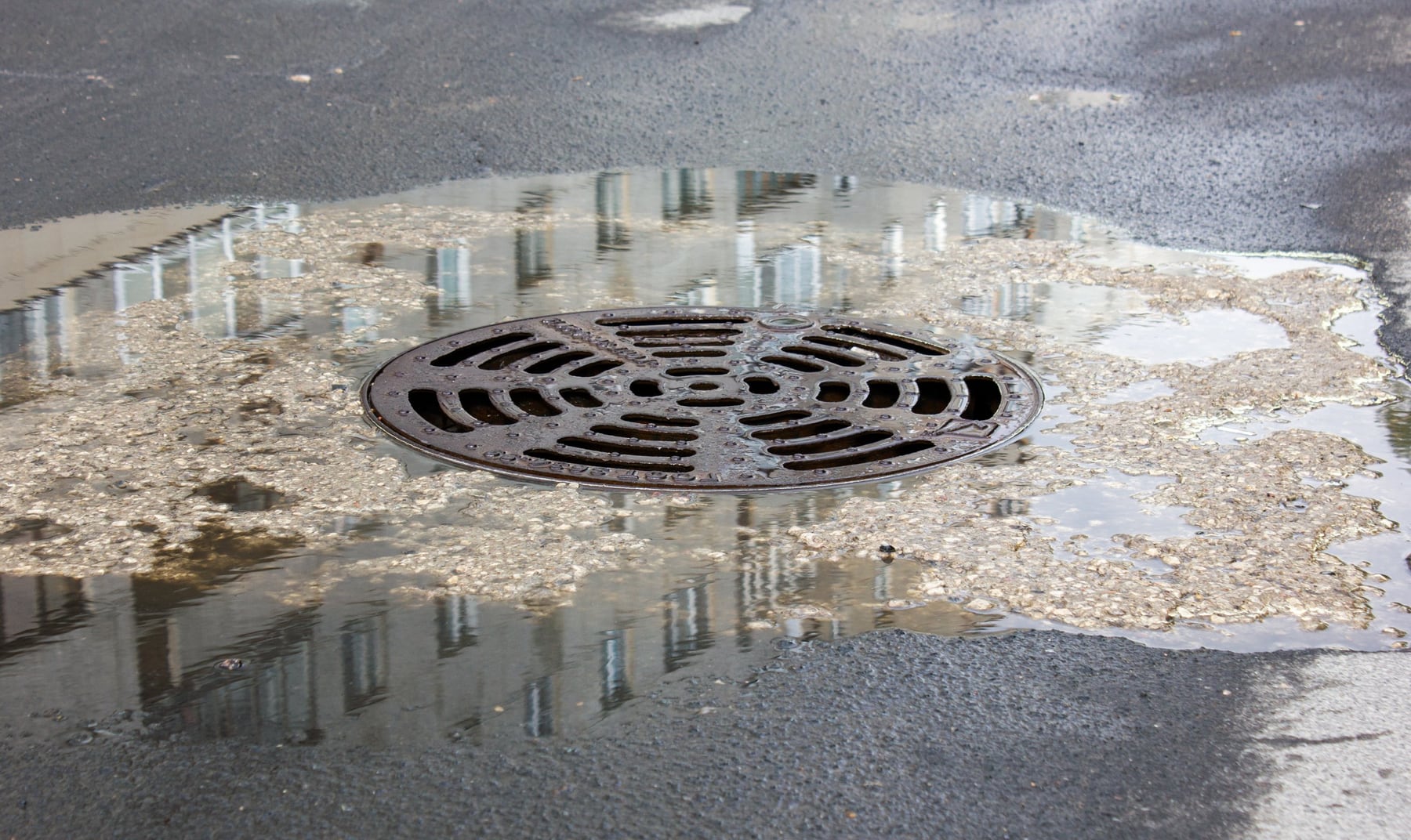 Tormentas en Neuquén: el reloj corre y cada vecino tiene algo que hacer antes de que caiga el agua