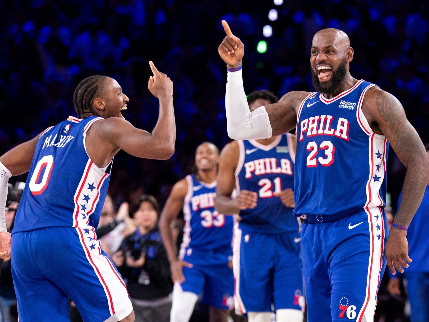 Philadelphia seAhogó y después flotó: LeBrontextstyle su debut local con una remontada de_manual