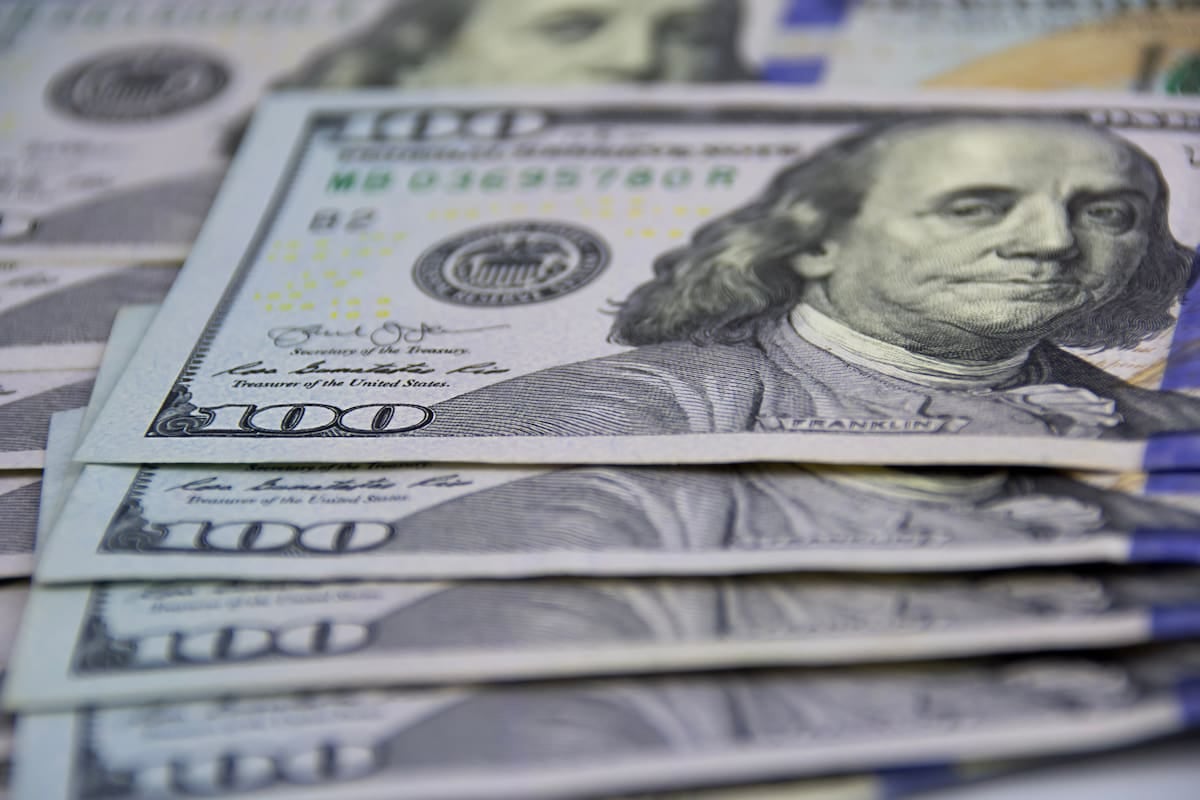El dólar queda con precios de referencia y la inflación mensual acelera al 1,9%